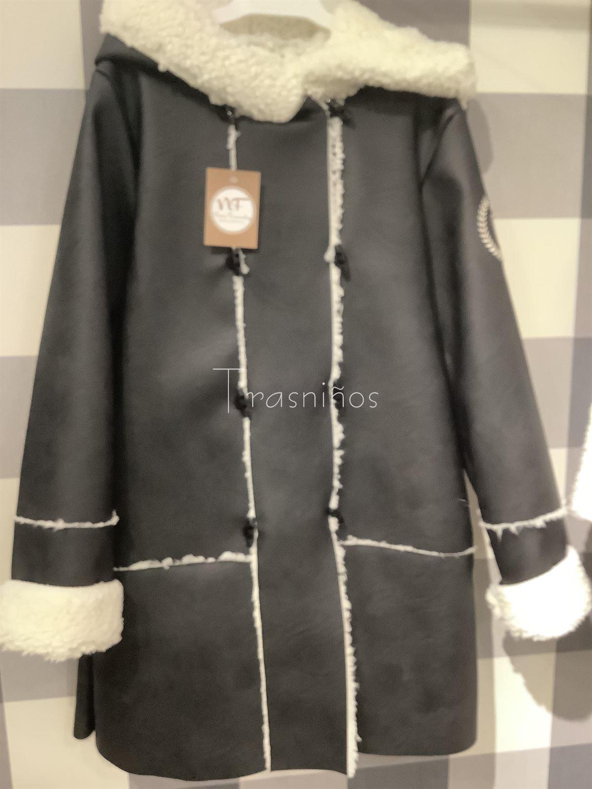 Abrigo pelleñiza negra niña de Noma Fernández, invierno 2023 - Imagen 1
