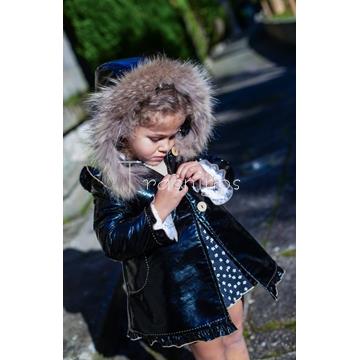 Chubasquero charol negro con capucha pelo La Martinica - Imagen 1